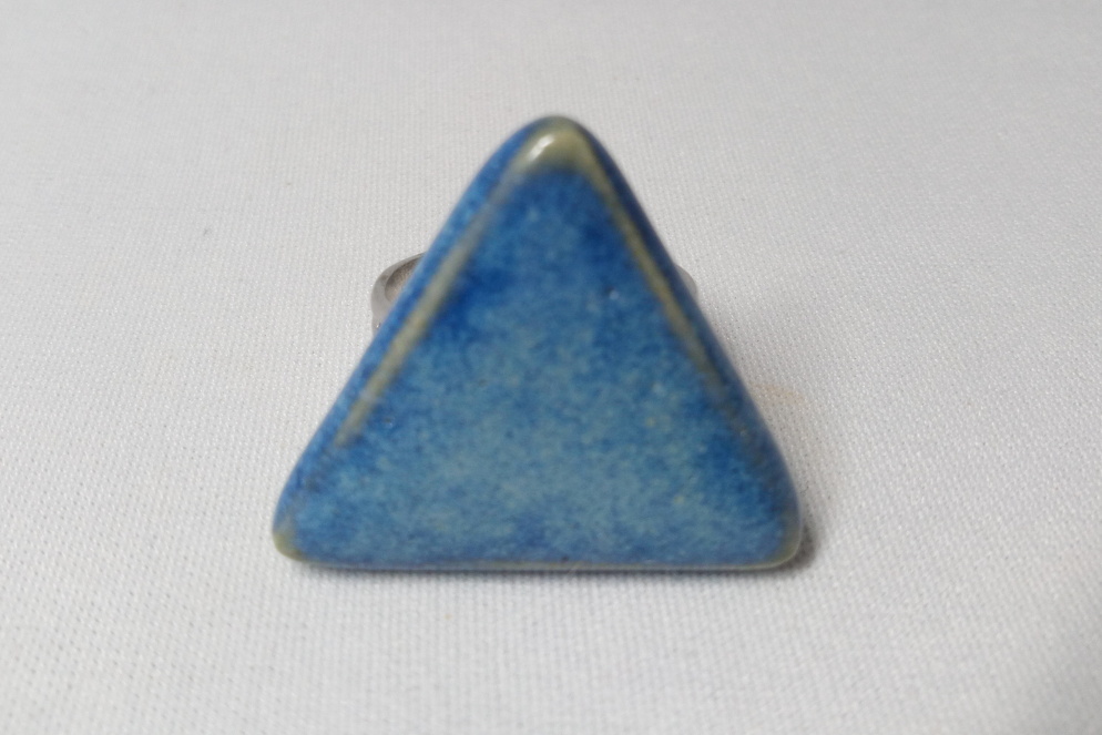 bague triangle bleue poterie palaiseau
