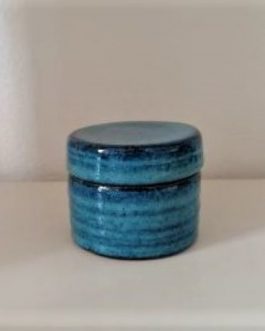 Petite boîte bleue en céramique